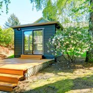 Fabrication d'un bungalow sur mesure pour une intégration parfaite dans le jardin d'une maison a réunion