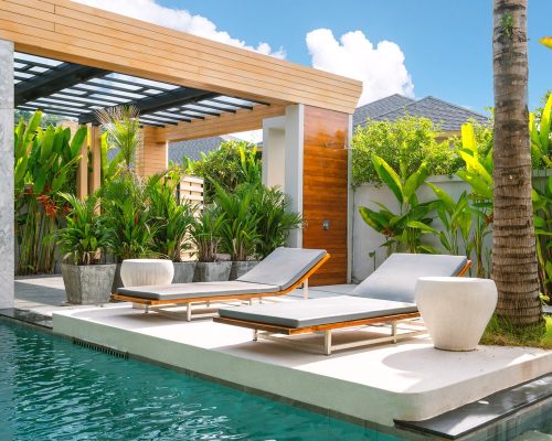 Construction d'une piscine en béton avec îlot central pour installation d'un palmier. Projet disponible à Saint Denis de la réunion